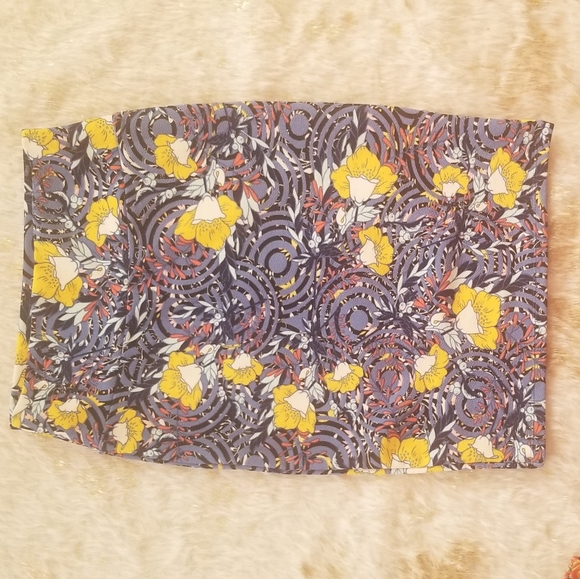 LuLaRoe Cassie - Picture 1 of 11